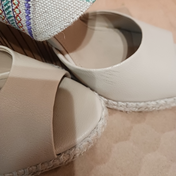 SOLD SOLD SOLD SOLD NANETTE LEPORE WEDGE SANDALS - Picture 5 of 6